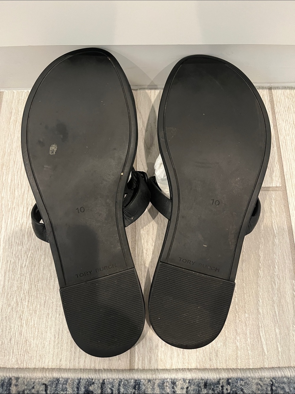 Tory Burch Black Leather Logo Thong Sandals - Picture 6 of 6